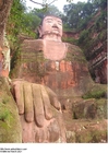 Fotografier gigantisk statue av Buddha i Leshan