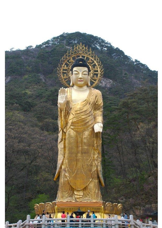 Foto statue av Maitreya i gull