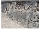 Foto chichÃ©n itzÃ¡ -  mur med utgravinger 