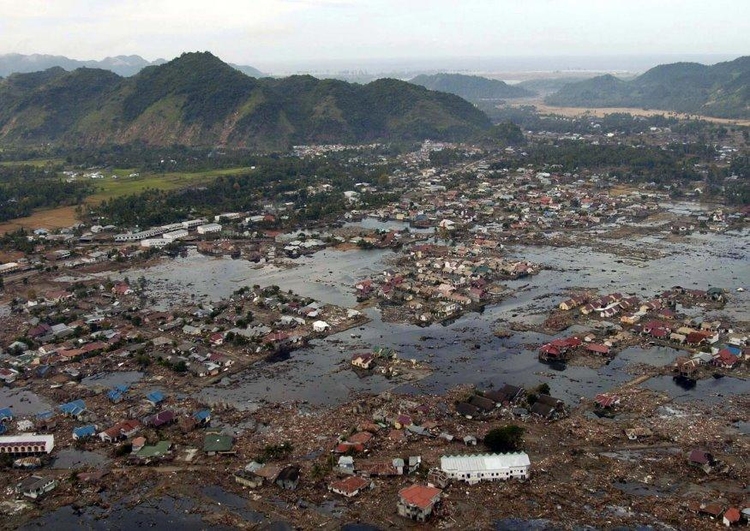 Foto en landsby etter en tsunami