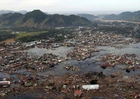 Fotografier en landsby etter en tsunami