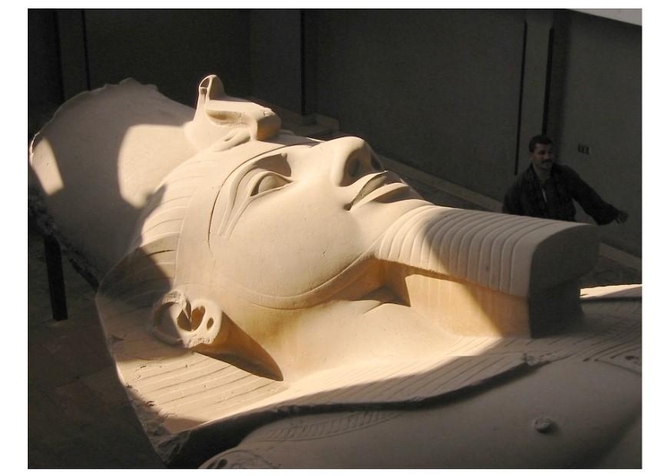 Foto gigantisk statue av Ramses I, Memphis