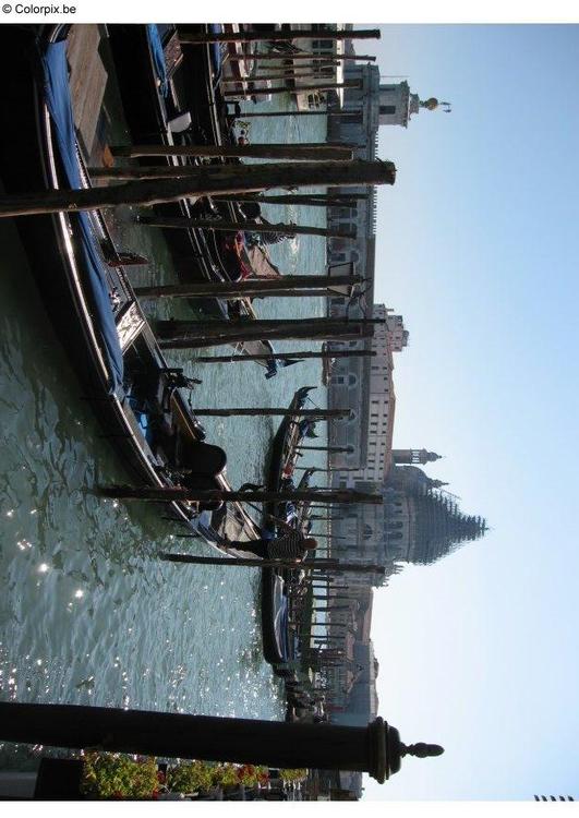 gondoler pÃ¥ Canal Grande i Venezia