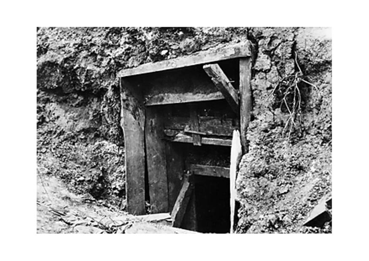 Foto inngang til en tysk bunker