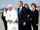 Fotografier Pave Benedict XVI og George W. Bush