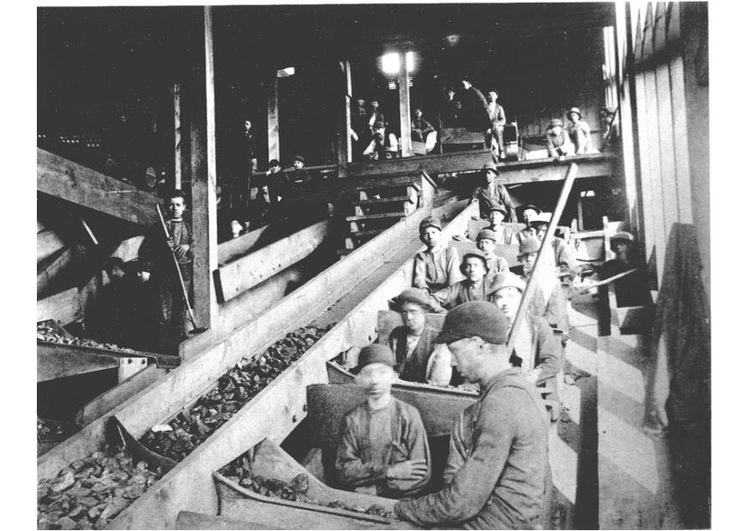 Foto sortering av kull i gruven
