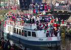 Fotografier St. Nikolaus ankommer i båt
