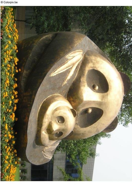 statue av pandaer 2