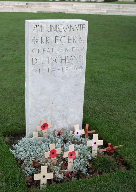 Foto Tyne Cot-kirkegÃ¥rden, en tysk soldats grav