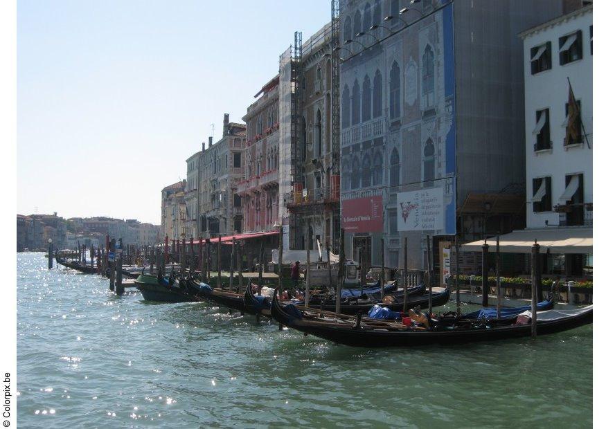 Foto gondoler pA¥ canal grande i venezia