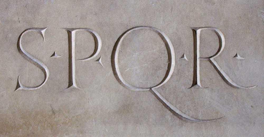 Foto inngraving senatus populusque romanus