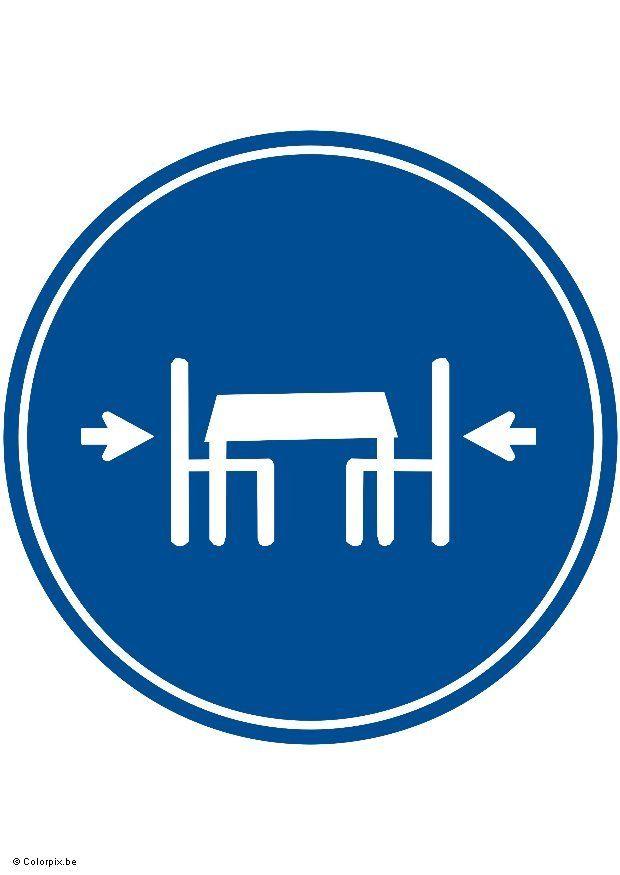 bilde sett stolene under bordet