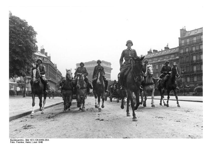 Foto tyske tropper marsjerer i paris